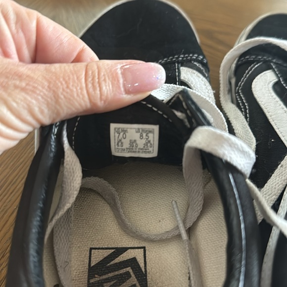 Mens vans - Picture 3 of 3